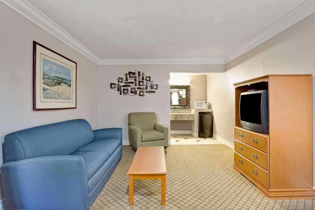 Готель Baymont By Wyndham College Park Atlanta Airport South Екстер'єр фото