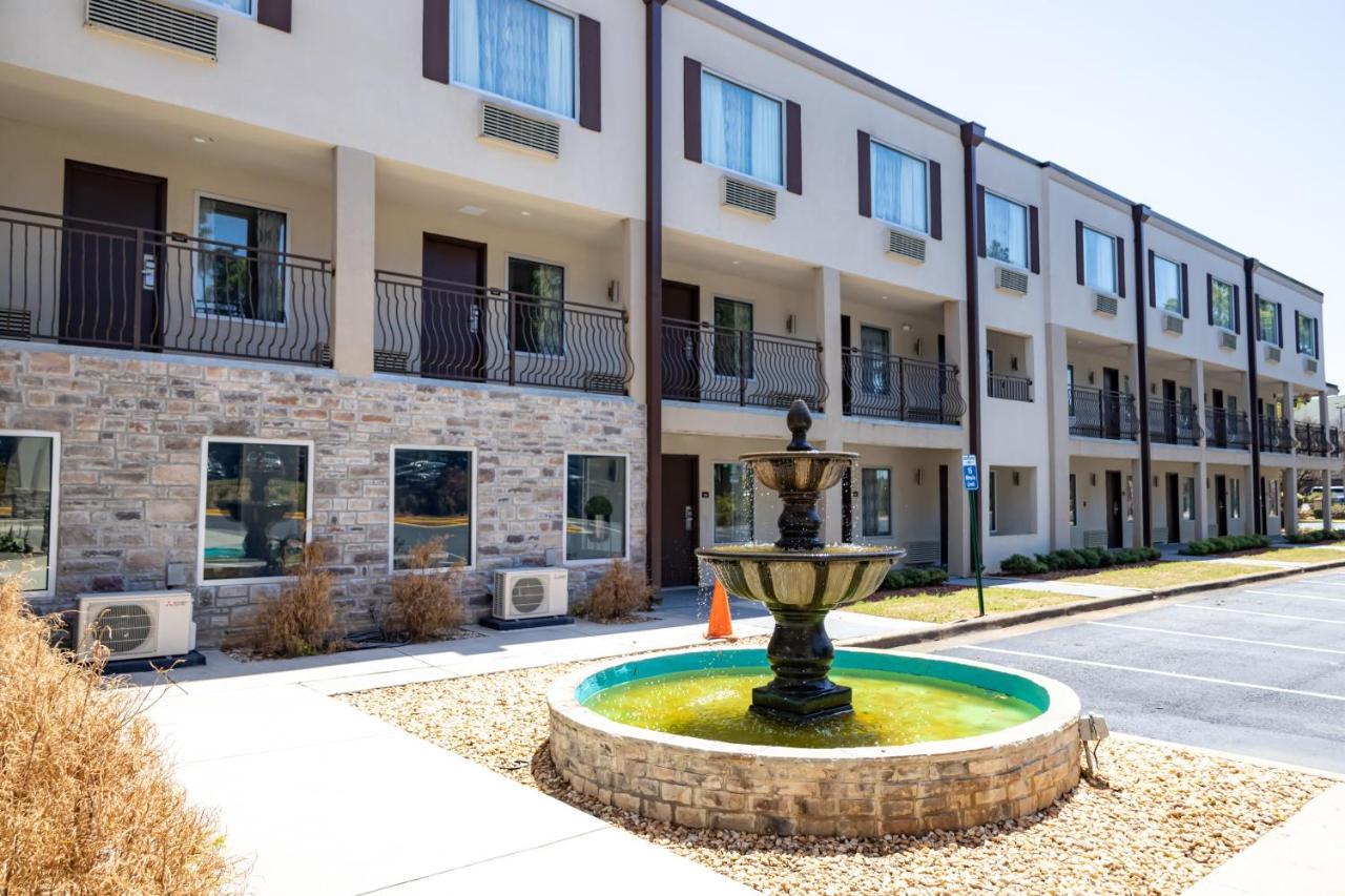 Готель Baymont By Wyndham College Park Atlanta Airport South Екстер'єр фото
