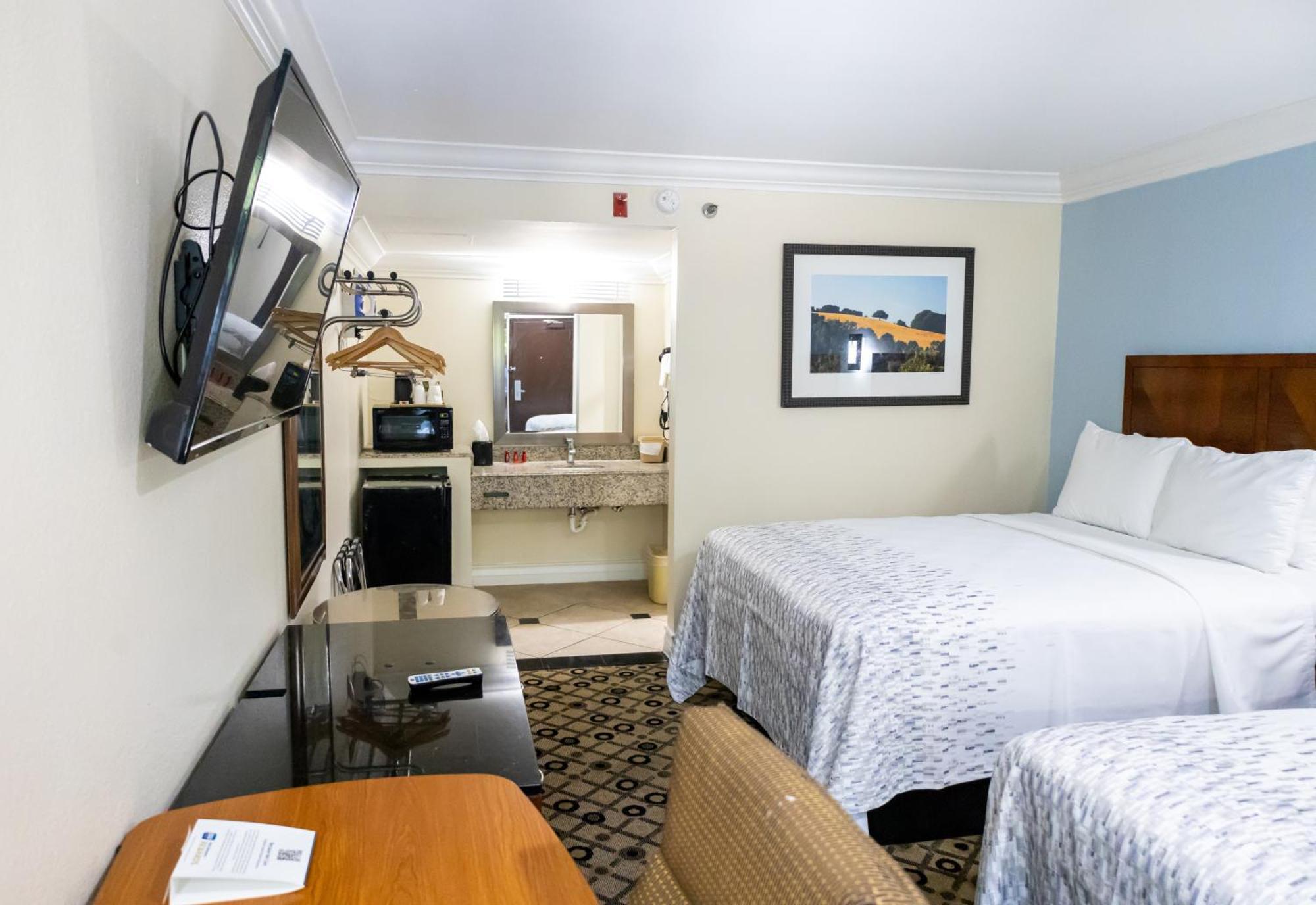 Готель Baymont By Wyndham College Park Atlanta Airport South Екстер'єр фото